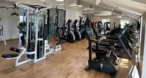 Actimera AB -  GYM - Bara det bästa är gott nogI gymmet på plan två finner du maskiner i premiumklass. Här inryms både en konditionsdel, styrkemaskiner, cirkelträning och en friviktsdel med en bur. Här kan du träna efter egen förmåga eller tillsammans med en Personlig Tränare för bästa resultat.Är du intresserad av att börja gymma hos oss? Boka ett förutsättningslöst informationssamtal via knappen nedan så hjälper vi dig komma igång med din gymträning.Här är de 15st mest sökta gymmen på GymKarta i Juli 2023Nordic Wellness Lindholmen på Lindholmsallén 20 i GöteborgSATS Gamlestaden på Gamlestadstorget 7 i GöteborgSTC Sävedalen - Göteborgsvägen 104 - GymKarta.seSTC munkebäck på Munkebäcks Allé 26 i GöteborgNordic Wellness Göteborg Kviberg Arena - GymKarta.seNordic Wellness Kungälv Kongahälla - GymKarta.seActic Lerum - Vattenpalatset på Häradsvägen 3 i Lerum&nbsp;Maximus Gym Brunnsbo på Folkvisegatan 15 i GöteborgSATS Hovås på Björklundabacken 2 i Hovås - GymKarta.seNordic Wellness Backaplan på Gustaf Dalénsgatan 13Fitness24Seven på Lergöksgatan 6 i Västra FrölundaSATS Askim (Sisjön stora) på Ekonomivägen 6 i AskimSTC på Ekenleden 10 i Kållered - GymKarta.seNordic Wellness Marklandsgatan - GymKarta.seNordic Wellness på Vasagatan 7 i Göteborg